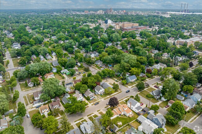 Hull Court Park is just a bike ride away from downtown and Old Town.