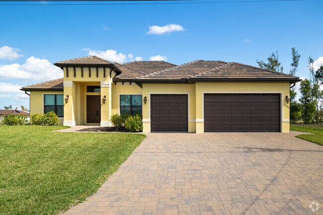 Homes come in a variety of colors within the Trafalgar neighborhood.