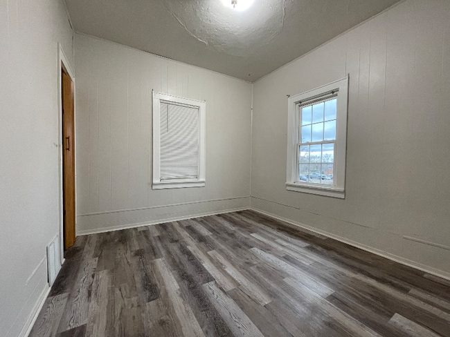 417 S Fairmount St, Sioux City, IA 51106 - photo 7