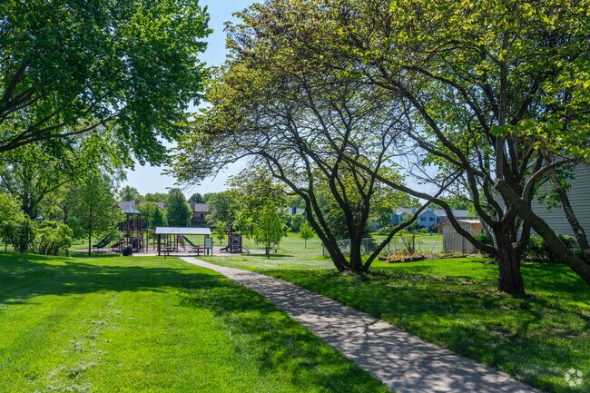 Old Farm Park is in the heart of the neighborhood and is easy to get to.