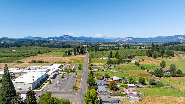 The Dee Highway is a convenient way to get around the Odell area.