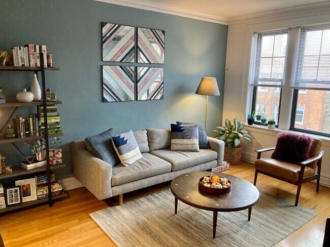 1955 W Winnemac Ave unit 3, Chicago, IL 60640 - photo 2