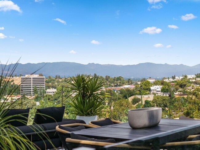 5170 Medina Rd, Woodland Hills, CA 91364 - photo 7