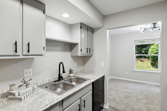 Hunter's Pond Apartments, Elkhart, IN 46514 - photo 2