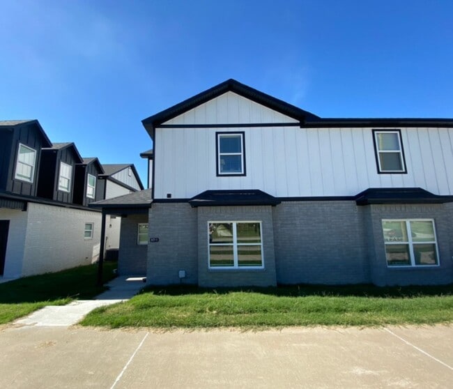 877 S Rupple Rd unit 877-2, Fayetteville, AR 72704 - photo 3