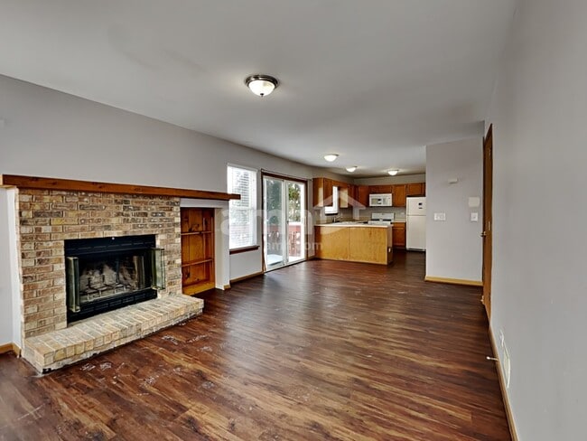 12 W Country Walk Dr, Round Lake Beach, IL 60073 - photo 5