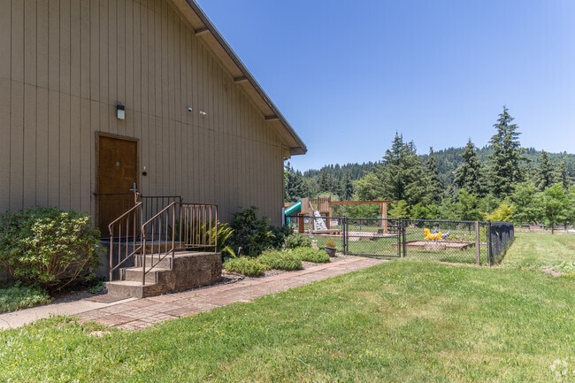 The Hillsview Montessori School, a Private Pre-K & Elementary School in Damascus, Damascus OR.