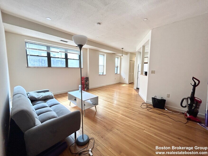 45 Hemenway St unit 18, Boston, MA 02115 - photo 1