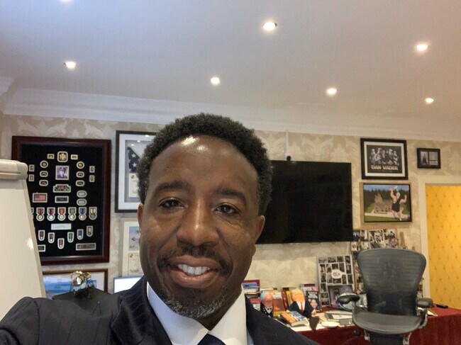 Agent Photo