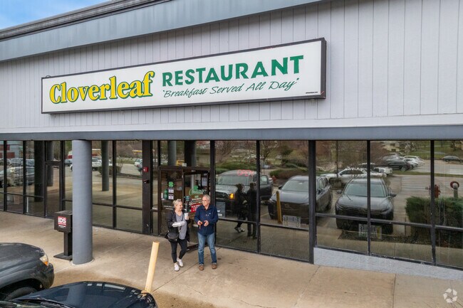 Stop into Cloverleaf Restaurant for breakfast or lunch in Winslow Farm.