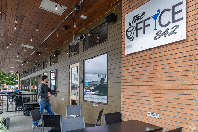 The Office 842 serves specialty coffee drinks and food all day near Longview Heights.