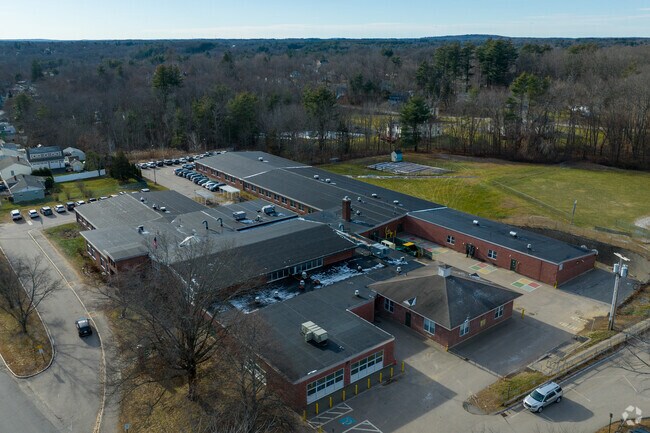 Horne Street Elementary School is a public school that serves students K-4 in Strafford County.