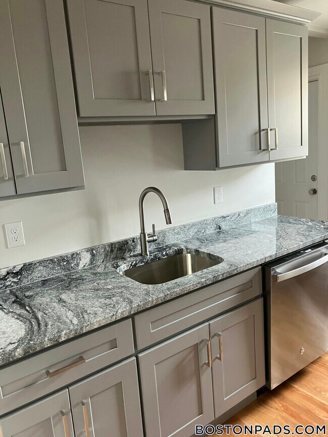 17 Verrill St unit 2, Boston, MA 02126 - photo 4