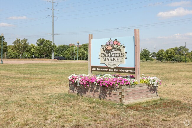 Norton Tract neighbors love the Falls Park Farmers Market, open Saturdays in Spring through Fall.