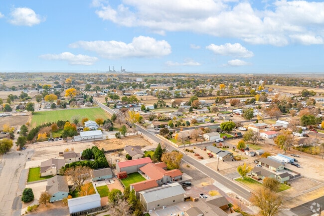 Residential streets in Blende feature modest homes and tree-lined lots.