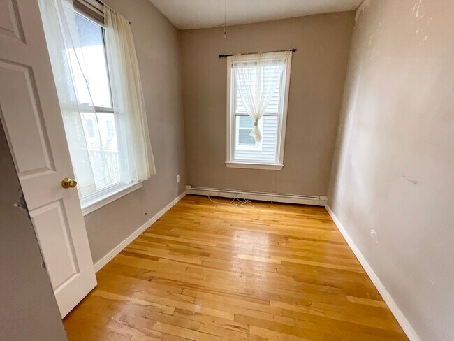 7 Iroquois St unit 2, Roxbury Crossing, MA 02120 - photo 5