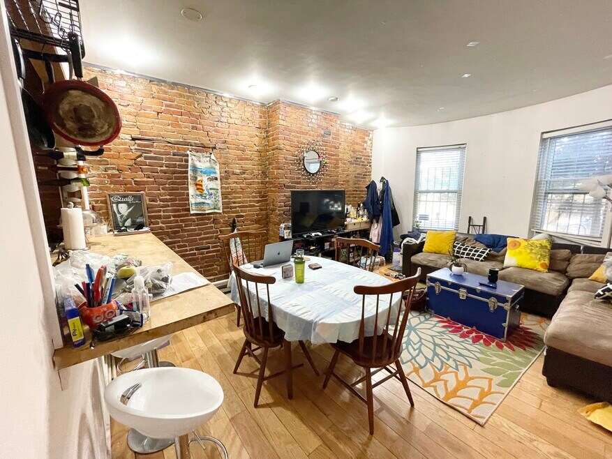 204 Northampton St unit 1, Boston, MA 02118 - photo 1