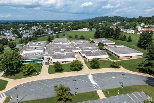Shawnee Elementary School received a B+ rating from Niche.