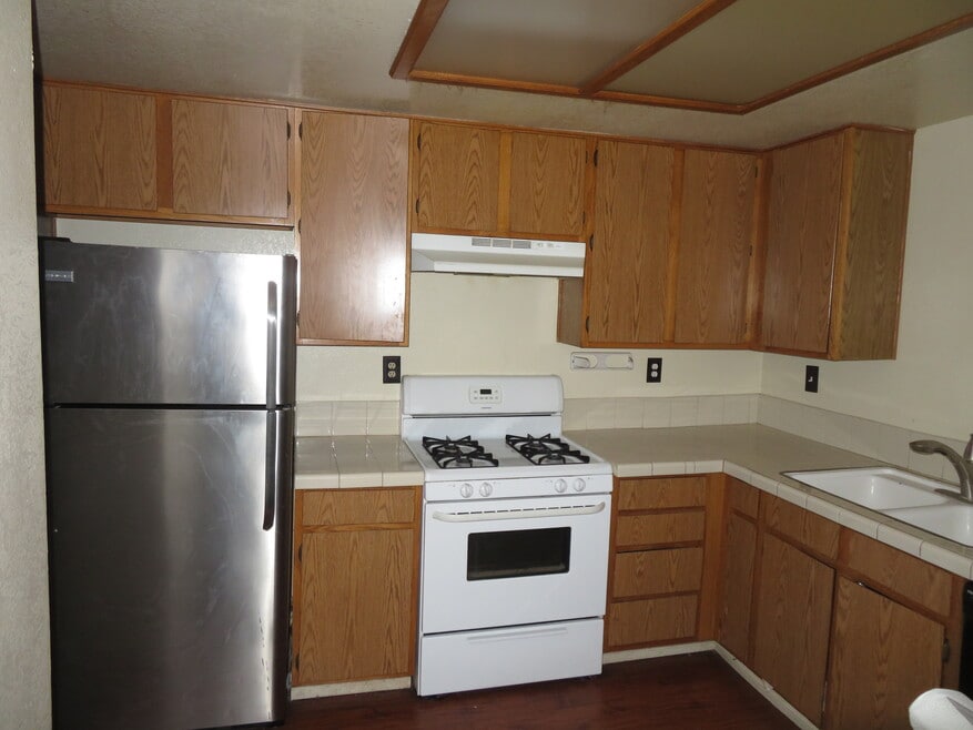 751 Higgins Rd unit 29, Barstow, CA 92311 - photo 1