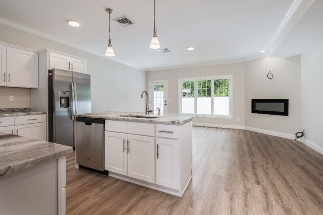 17 Edgewater Cir, Berlin, CT 06037 - photo 5