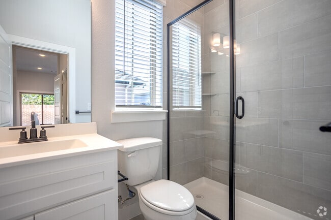 1BR, 1BA - 746SF - Bathroom