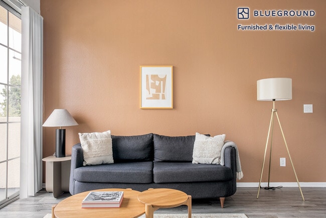 114 N Doheny Dr unit FL4-ID1062, West Hollywood, CA 90048 - photo 2