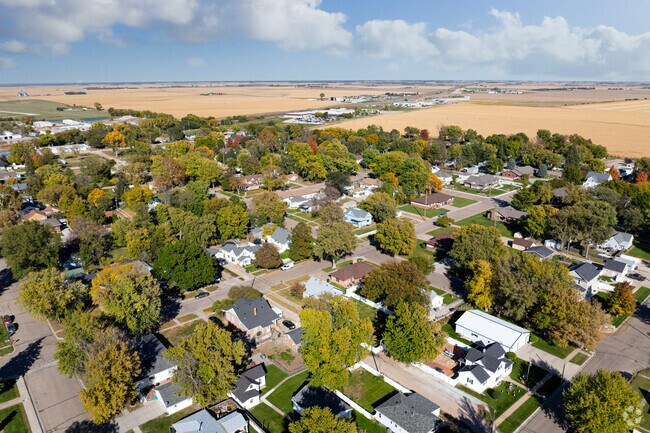 Tree‑lined blocks and sidewalks shape neighborhood life in Minden.