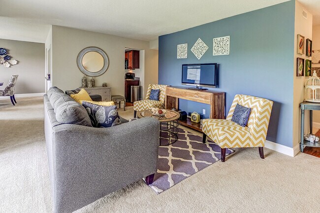 Signature Series Living Room at Somerset Lakes