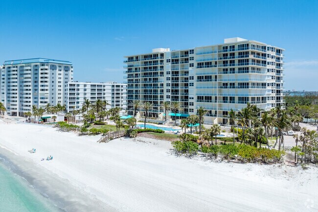 There are a handful of high-rise condo buildings on Lido Key.