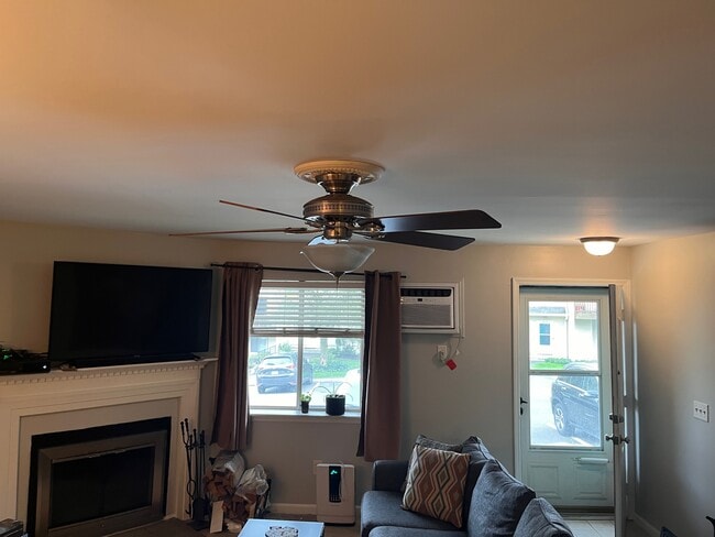 8 Rose Ln unit 8 Rose lane unit 221, Danbury, CT 06811 - photo 5