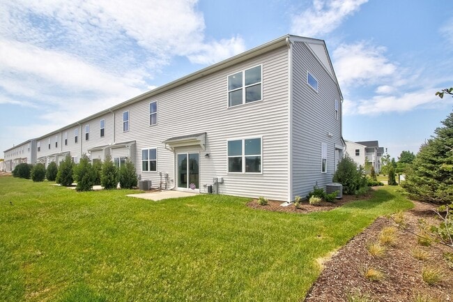 403 Comstock Rd, South Elgin, IL 60177 - photo 2