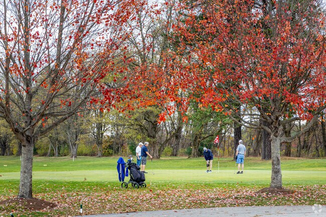 Play a round of golf at the nearby Intervale Country Club just south of Hooksett.