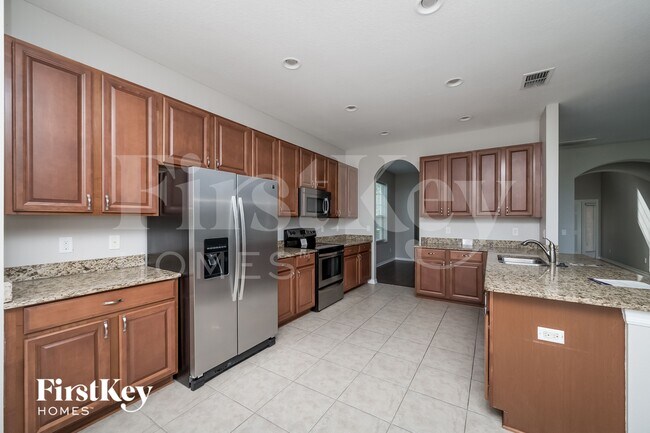 10748 Pictorial Park Dr, Tampa, FL 33647 - photo 5