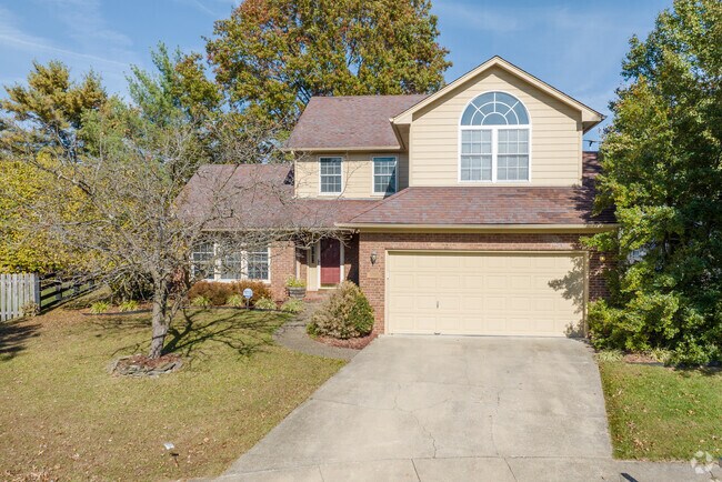 It's not uncommon to find homes with garages in the River Park area.