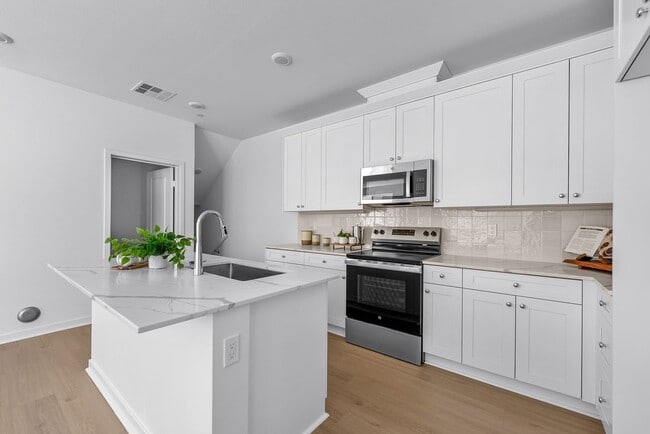 9423 1/2 Sepulveda Blvd unit 6, North Hills, CA 91343 - photo 5