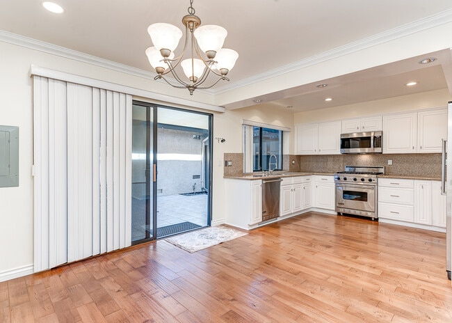 11102 Woodruff Ave unit 10, Downey, CA 90241 - photo 2