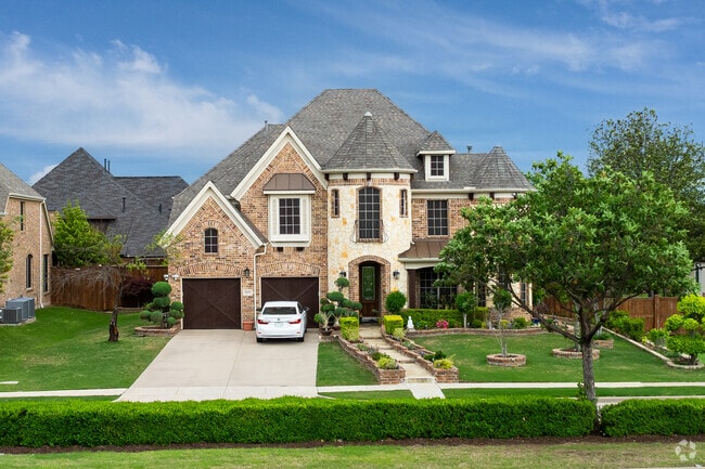 Many homes in Mira Lagos take inspiration from the Queen Anne style.