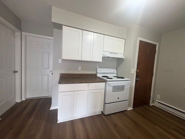 220 Glen Haven Rd unit E, New Haven, CT 06513 - photo 3