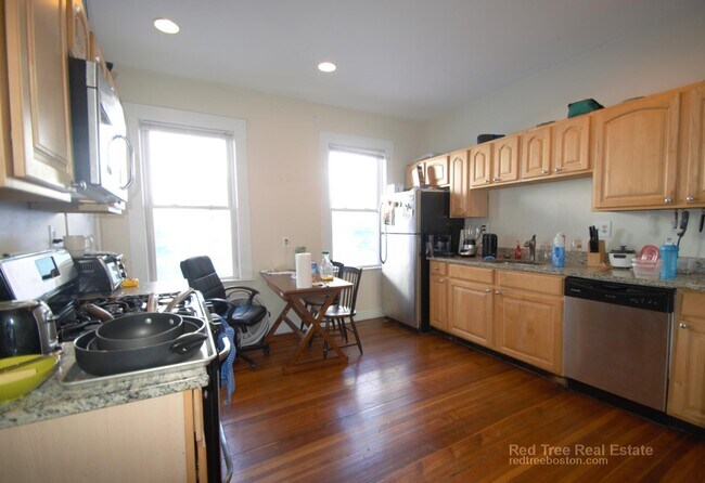 25 Forest Hills St unit 25 Forest Hills 3, Jamaica Plain, MA 02130 - photo 3