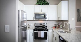 101 Woodlake Blvd, Gurnee, IL 60031