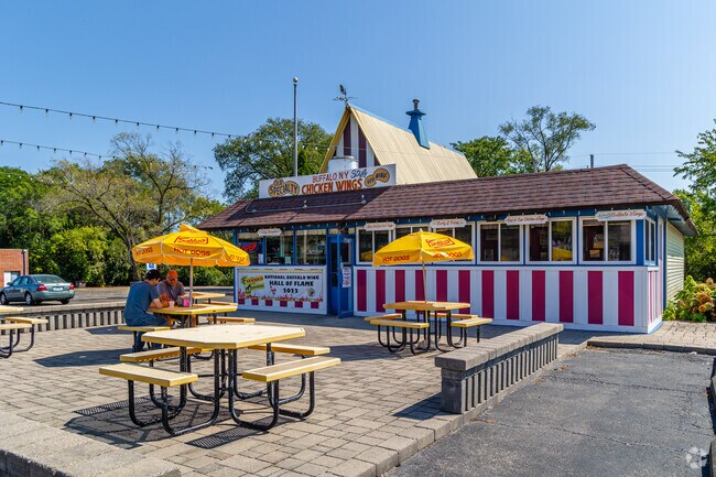 Enjoy some classic wings at Frank's For the Memories in Town and Country.