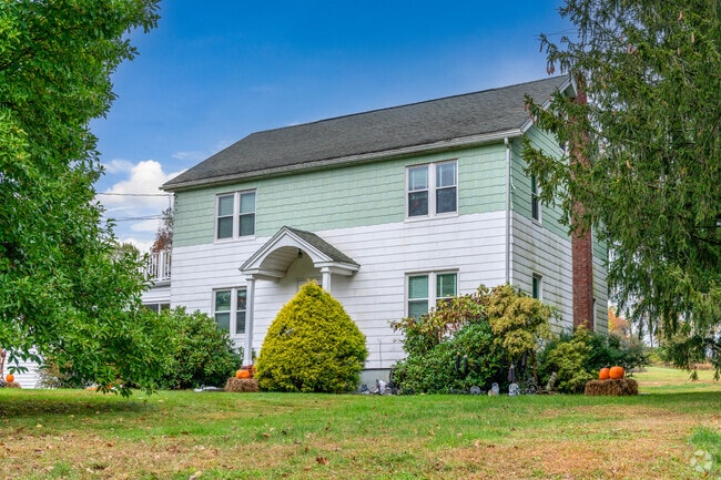 Colonial Revival-style home reflects Florida's historic character.