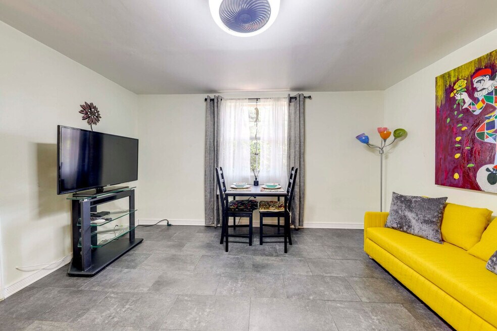 1760 NE 144th St unit ID1307166P, Miami, FL 33181 - photo 1