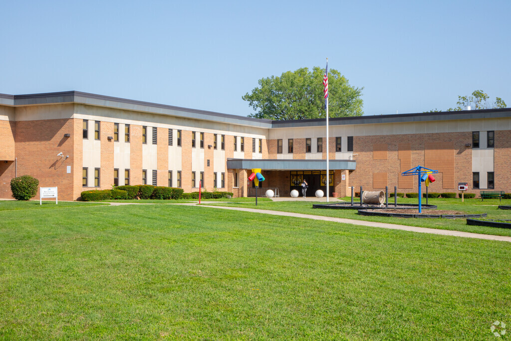 SUPER School provides education in the neighborhood of 
Near Southeast