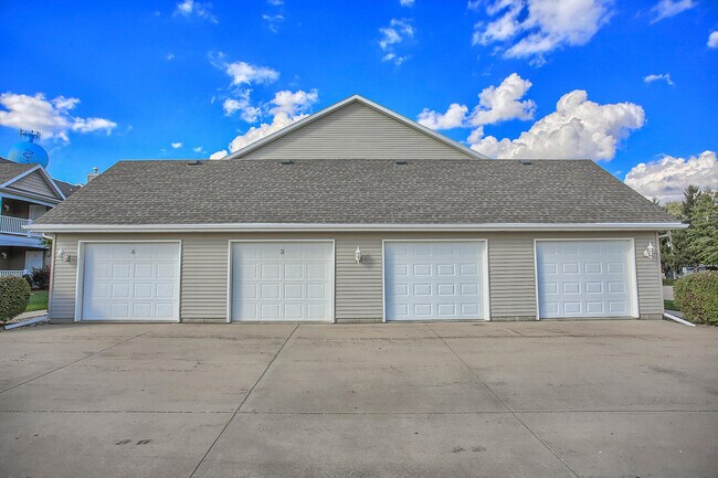 703 N Prairie View Rd unit Prairieview Crossing, Mahomet, IL 61853 - photo 4