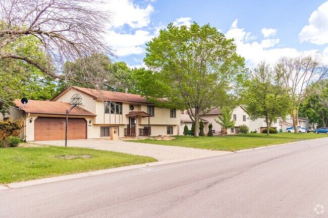 Most homes in Palmer Lake are single-family, split-level, and bi-level style homes.