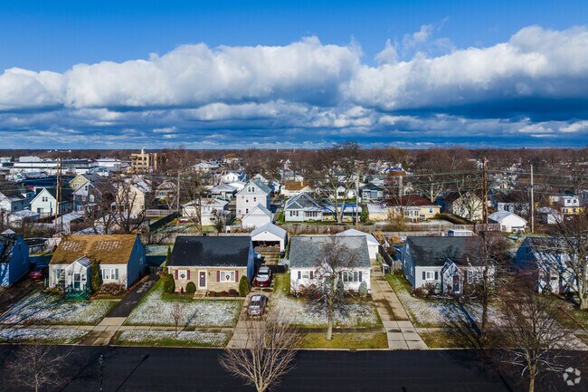 Home prices in Tonawanda are similar to North Tonawanda with around $210,000 on average.