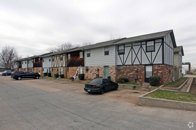 College Park Townhouses, Oklahoma City, OK 73159 - photo 4