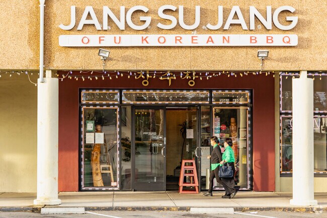 Jang Su Jang, a Korean Barbecue restauran, is a local hotspot in Birdland.