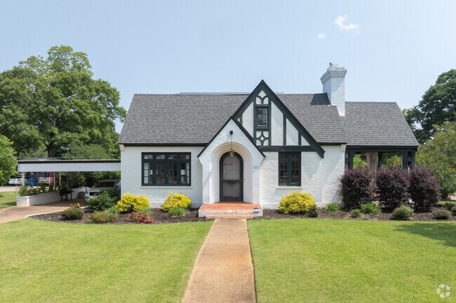 Historic homes constitute a significant portion of the housing market in Troy, Alabama.
